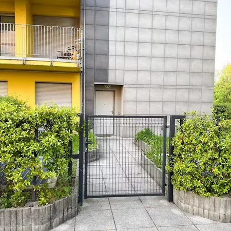 Two-room With Garden And Parking Como