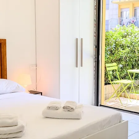 Two-room With Garden And Parking * 科莫