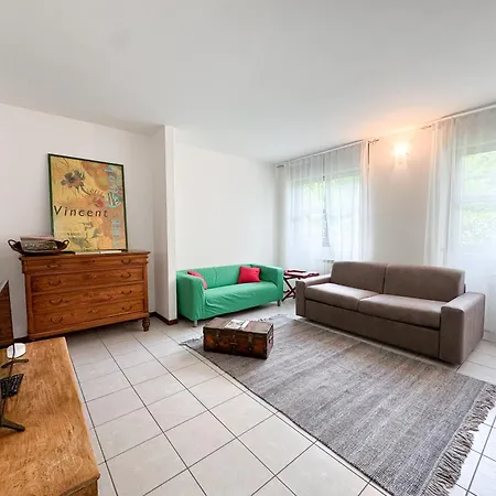 Apartment Two-room With Garden And Parking Como